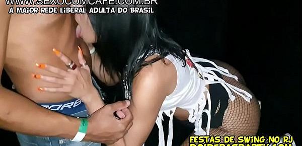  Milf Gostosa Casada Dany Hot levou o dotado pra dentro da cabine na festa de swing no rio de janeiro pra rolar a putaria a 3 - Video Completo no Xvideos RED